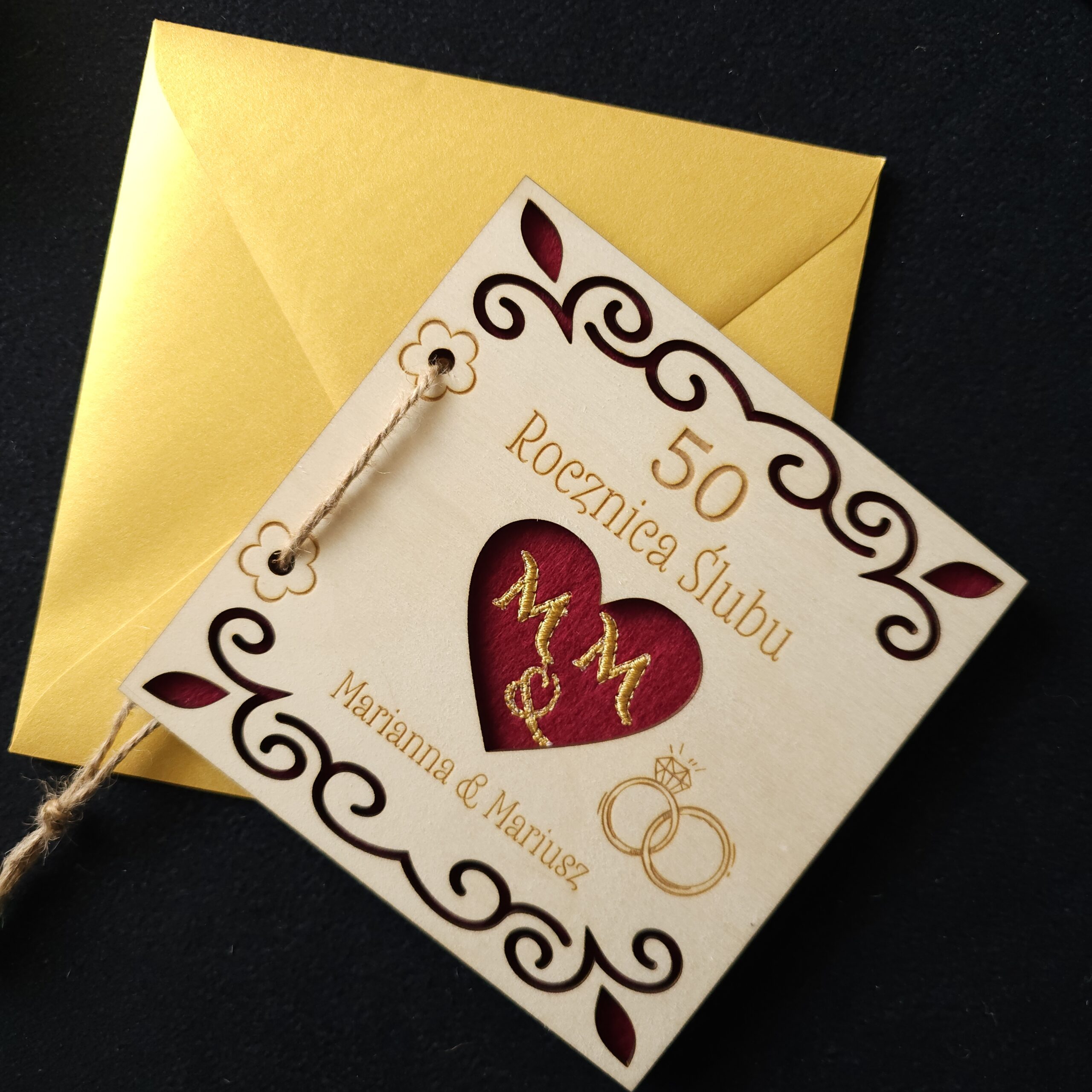 Personalizowane upominki z grawerem i haftem – nowość w Art & Day